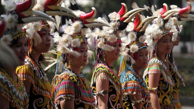 Mengenal Lebih Dalam Keunikan Suku Dayak